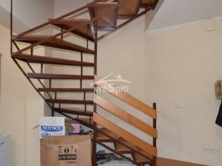 ΕΣΩΤΕΡΙΚΗ ΑΝΕΤΗ ΣΚΑΛΑ ΠΡΟΣ ΤΑ ΥΠΝΟΔΩΜΑΤΙΑ