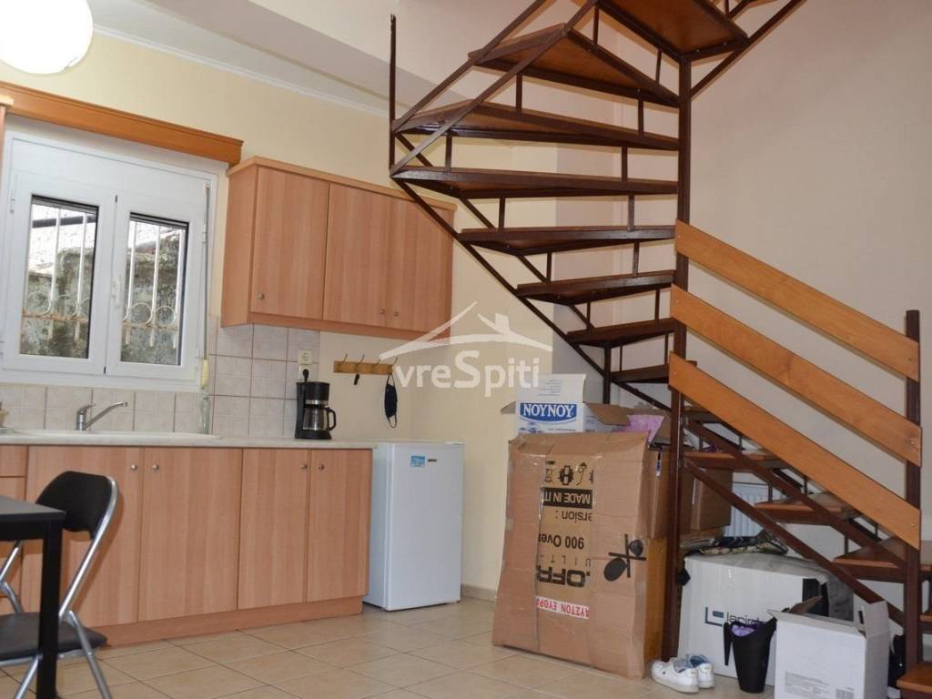 ΑΠΟΨΗ ΚΟΥΖΙΝΑΣ - ΕΣΩΤΕΡΙΚΗΣ ΣΚΑΛΑΣ