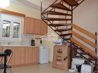 ΑΠΟΨΗ ΚΟΥΖΙΝΑΣ - ΕΣΩΤΕΡΙΚΗΣ ΣΚΑΛΑΣ