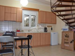 ΑΠΟΨΗ ΚΟΥΖΙΝΑΣ - ΕΣΩΤΕΡΙΚΗΣ ΣΚΑΛΑΣ