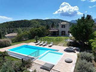 E billa me ten pisina