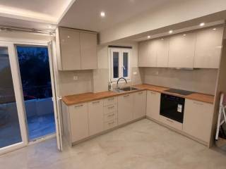 ΚΟΥΖΙΝΑ ΜΕ ΚΑΙΝΟΥΡΙΑ ΕΝΤΟΙΧΙΣΜΕΝΗ ΗΛΕΚΤΡΙΚΗ ΚΟΥΖΙΝΑ