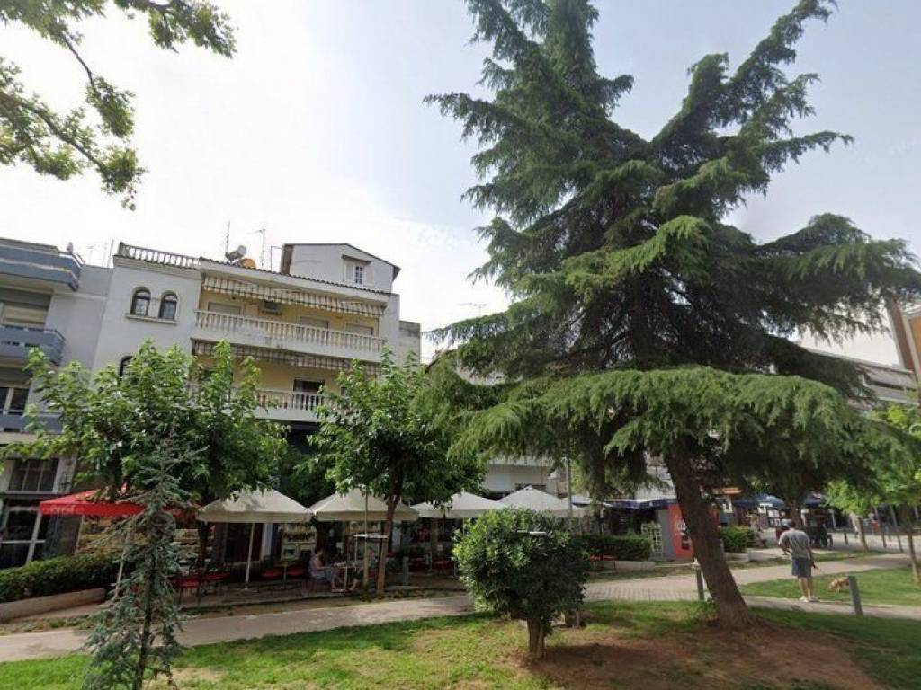 Forumland Real Estate, Κατάστημα