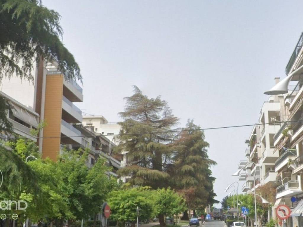 Forumland Real Estate, Κατάστημα