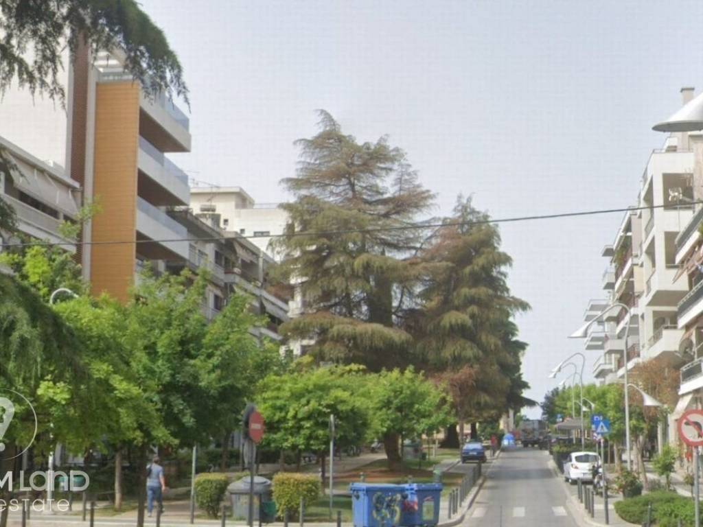 Forumland Real Estate, Κατάστημα