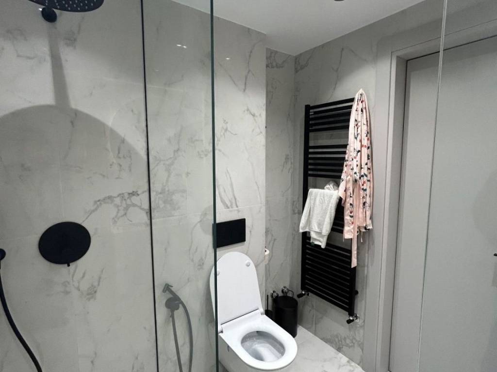 Ypnodomatio me En-suite Mpanio kai Bestiario