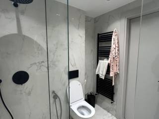 Ypnodomatio me En-suite Mpanio kai Bestiario