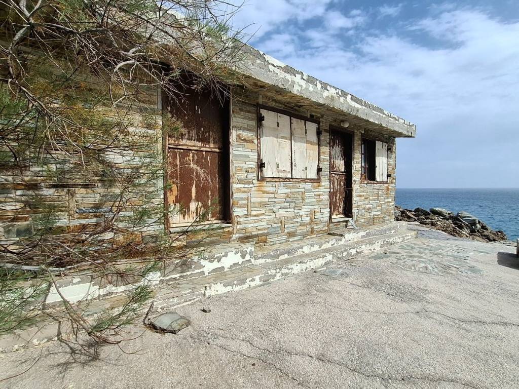 ταβέρνα-studio επί της ακτής