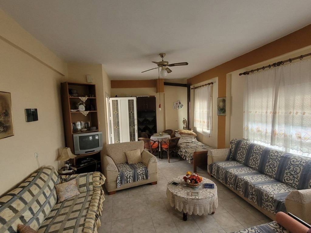 ΣΑΛΟΝΟΚΟΥΖΙΝΑ