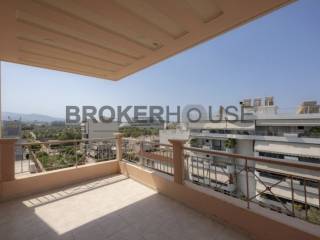 θεα απο μπαλκόνι