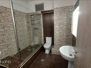 Forumland Real Estate, Μπάνιο