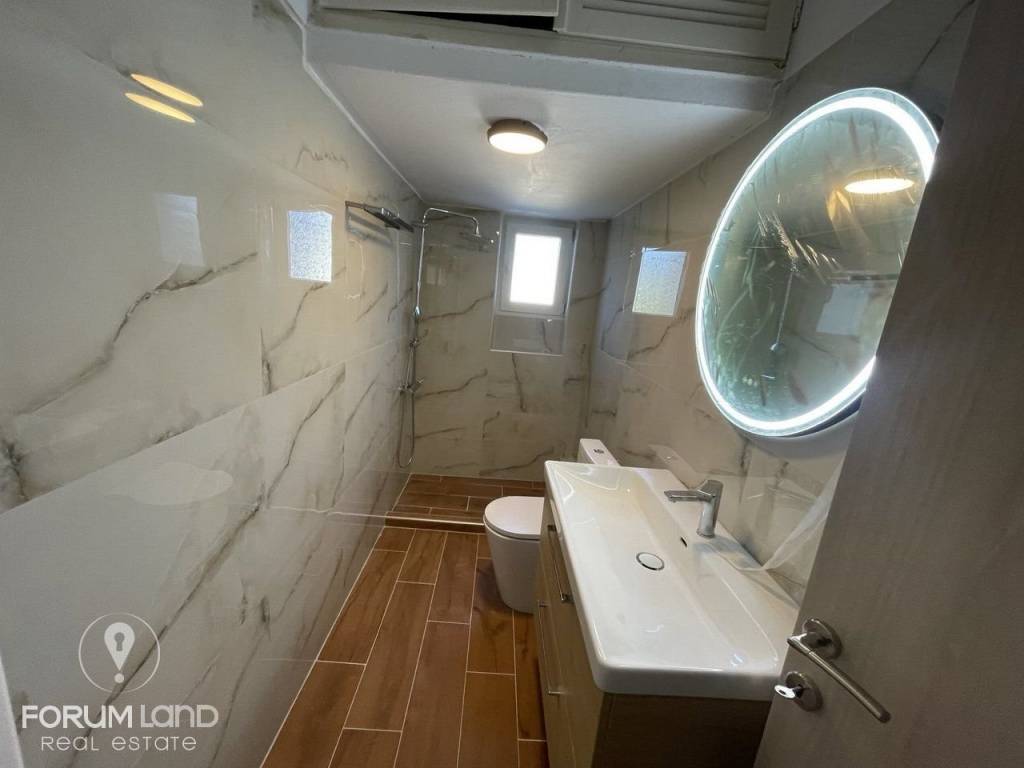 Forumland Real Estate, Μπάνιο