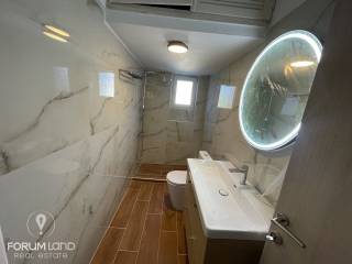 Forumland Real Estate, Μπάνιο