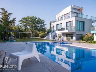 Forumland Real Estate, Πισίνα