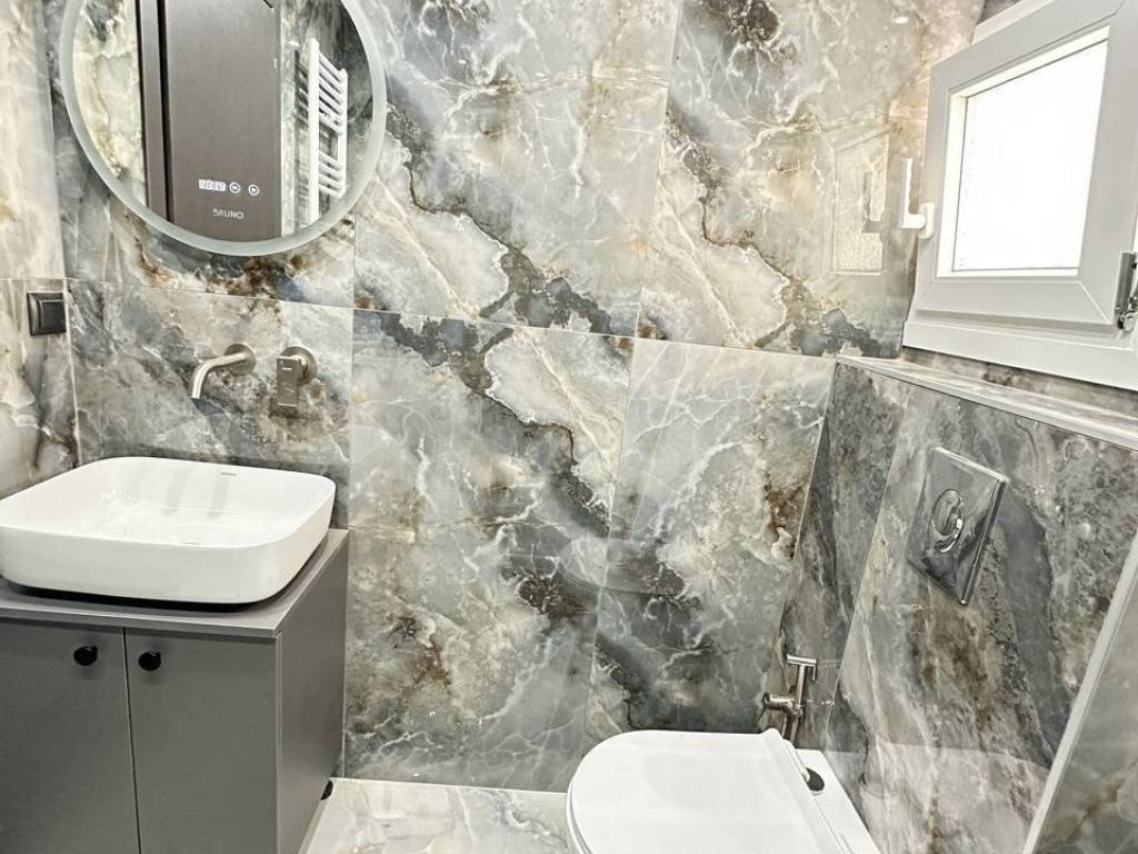 Forumland Real Estate, Μπάνιο