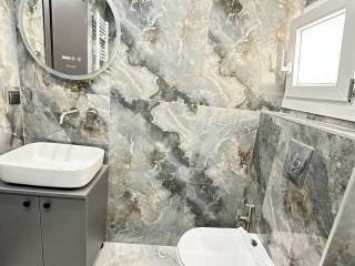 Forumland Real Estate, Μπάνιο