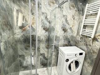 Forumland Real Estate, Μπάνιο