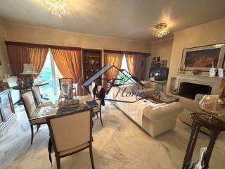 Ενιαίος χώρος σαλόνι-τραπεζαρία