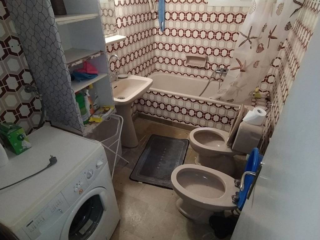 ANYPLACE MESITIKES YPERESIES