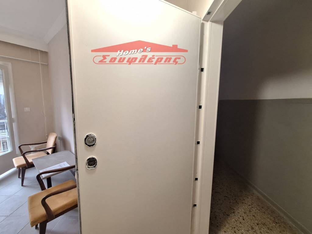 ΘΩΡΑΚΙΣΜΕΝΗ ΠΟΡΤΑ