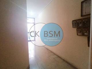 Είσοδος κτιρίου / Building entrance