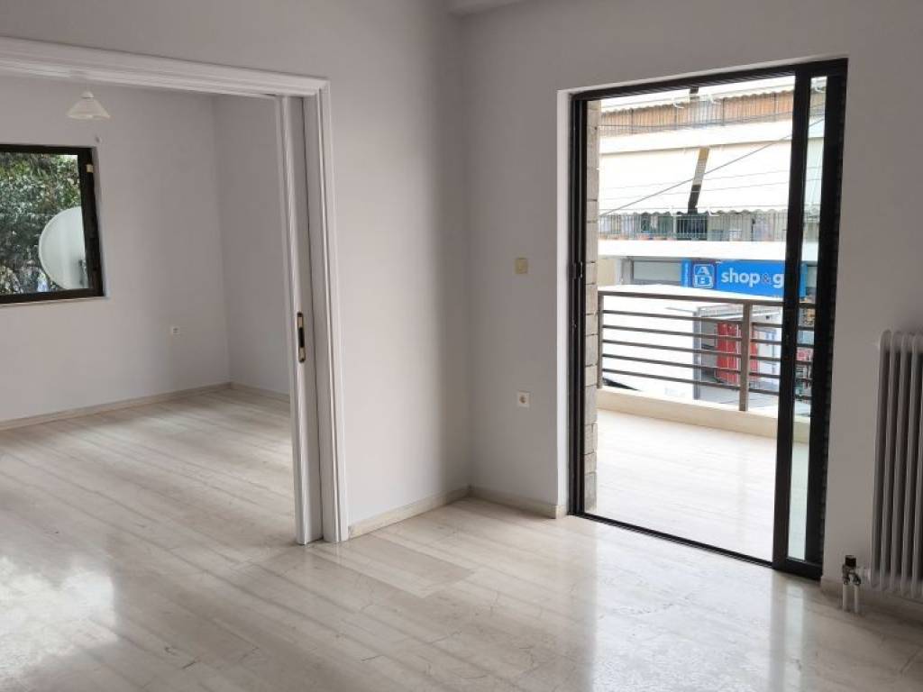 Σαλόνι - Τραπεζαρία ή 2ο Υπνοδωμάτιο