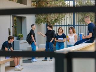 E eisodos toy ktirioy kai e esoterike ayle.