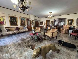 Forumland Real Estate, Σαλόνι με τζάκι