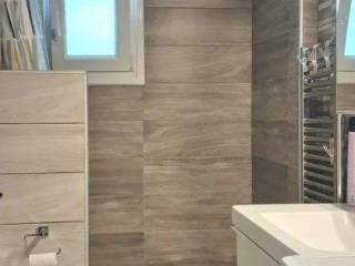 Forumland Real Estate, Μπάνιο