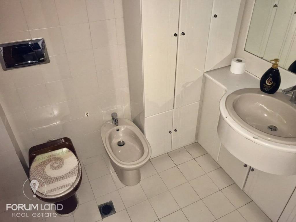 Forumland Real Estate, Μπάνιο