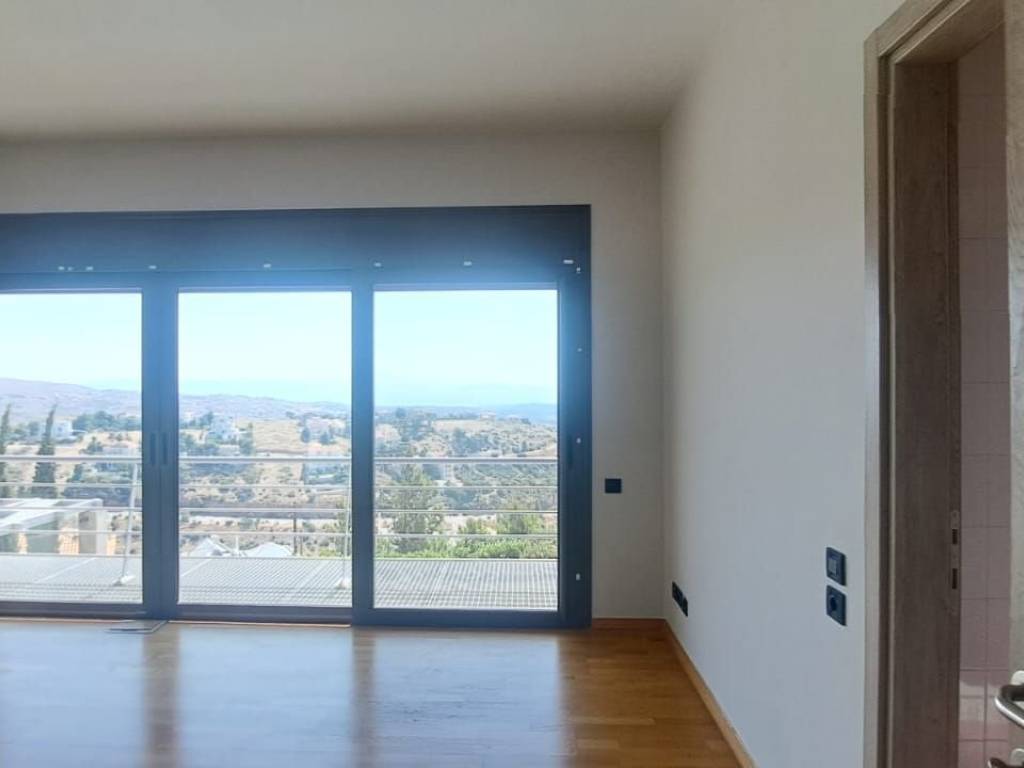 DEYTERO YPNODOMATIO ME MPANIO EN SUITE