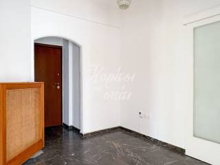 CHoros ypodoches me marmarino dapedo.