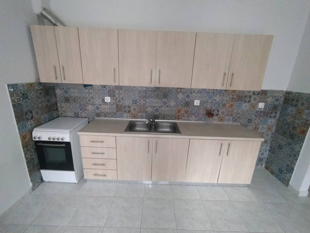 ANYPLACE MESITIKES YPERESIES