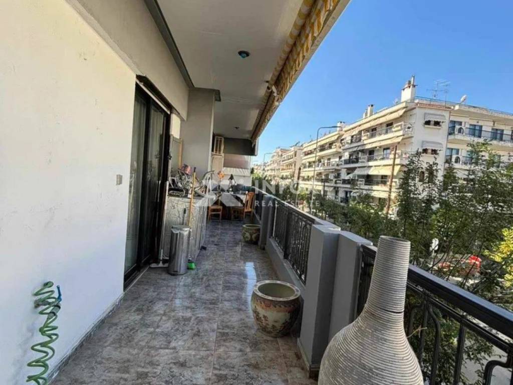 Θέα από μπαλκόνι