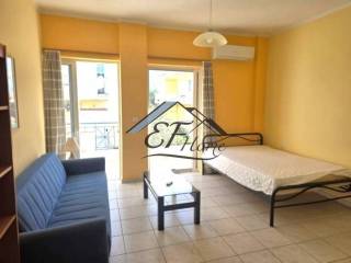 Ενιαίος χώρος σαλόνι-υπνοδωμάτιο