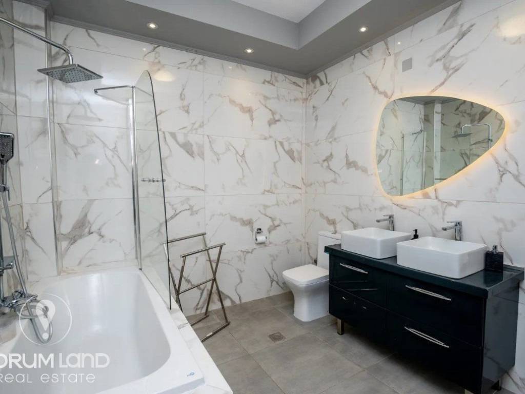 Forumland Real Estate, Μπάνιο με μπανιέρα