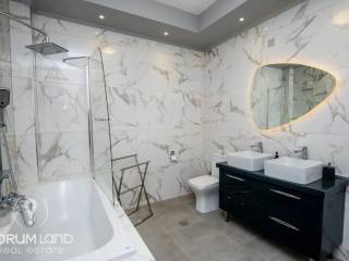 Forumland Real Estate, Μπάνιο με μπανιέρα