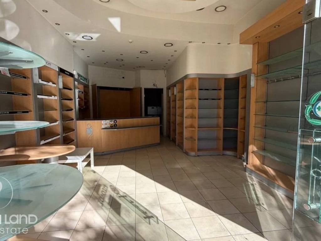 Forumland Real Estate, Ισόγειο κατάστημα