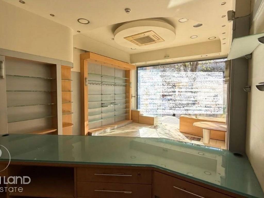 Forumland Real Estate, Ισόγειο κατάστημα