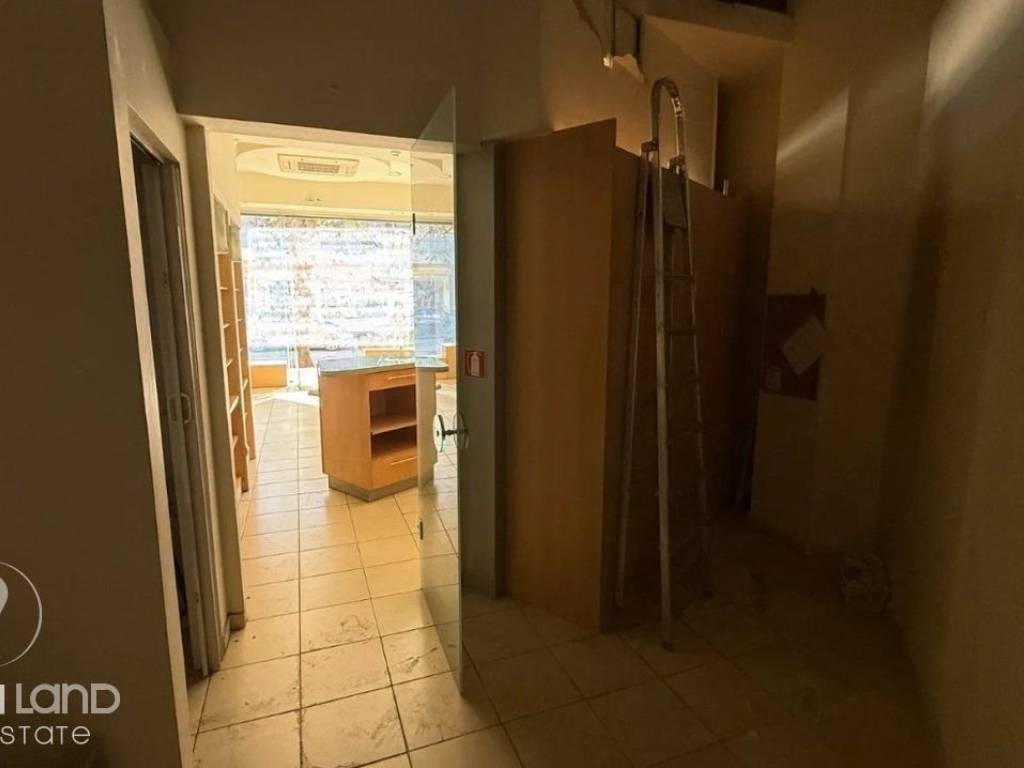 Forumland Real Estate, Ισόγειο κατάστημα