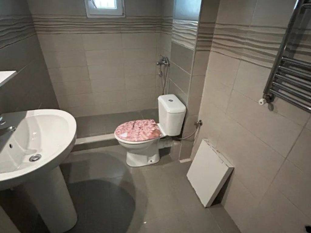 Forumland Real Estate, Μπάνιο