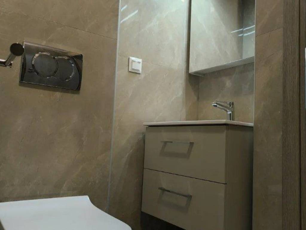 Forumland Real Estate, Μπάνιο