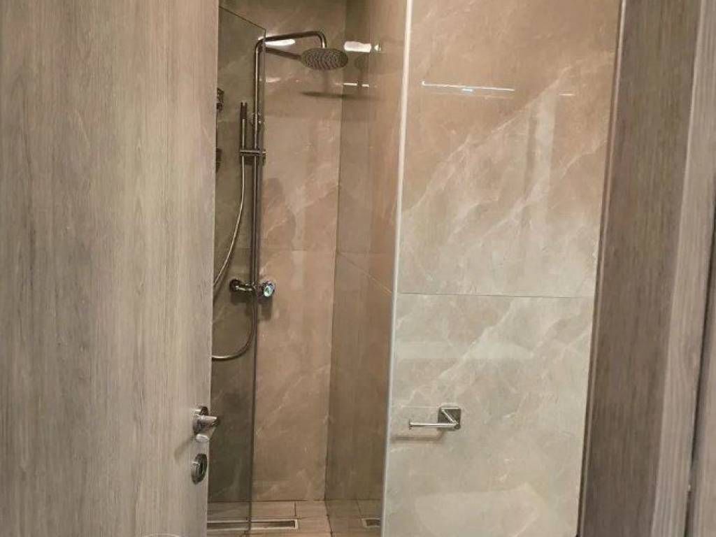 Forumland Real Estate, Μπάνιο