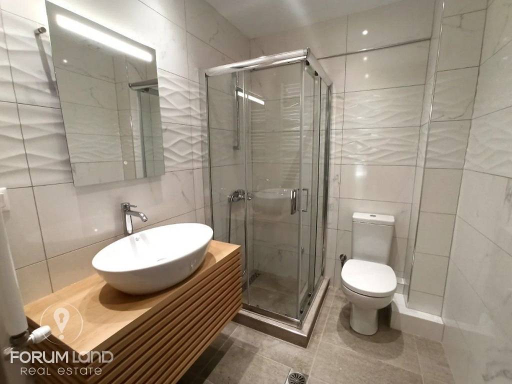 Forumland Real Estate, Μπάνιο