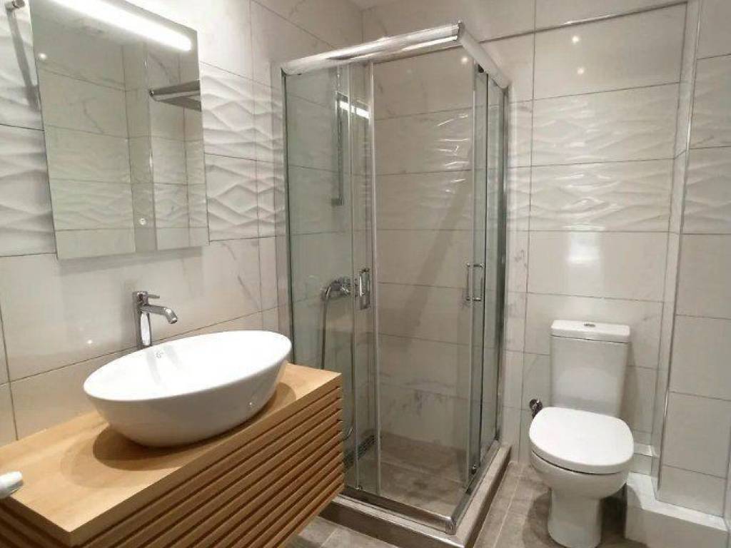 Forumland Real Estate, Μπάνιο