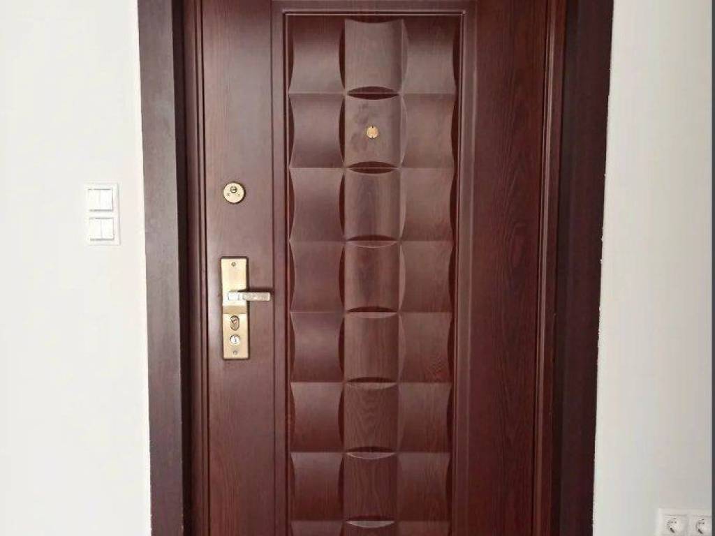 Forumland Real Estate, Είσοδος