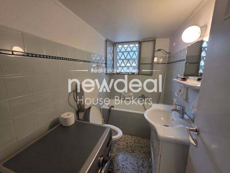 Μπάνιο,epiploeno-diamerisma-ano-kypseli-new-deal-house-broke