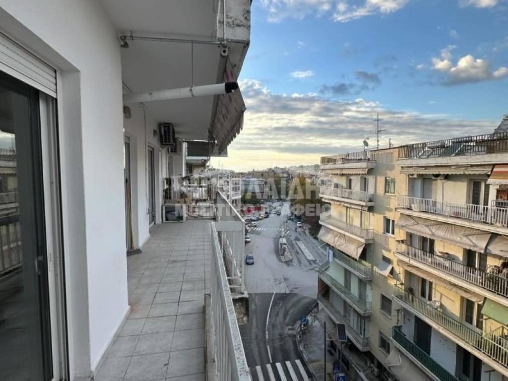 Θέα από μπαλκόνι