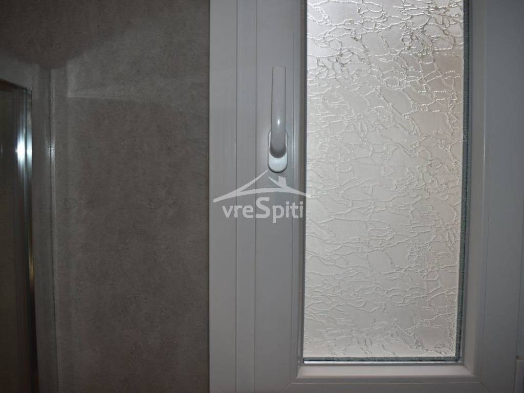 ΠΑΡΑΘΥΡΟ ΛΟΥΤΡΟΥ