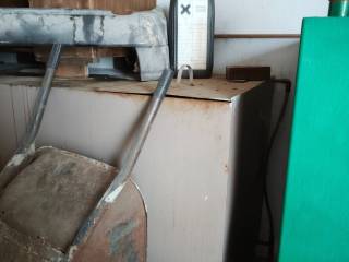 ΔΕΞΑΜΕΝΗ ΣΤΟ ΥΠΟΓΕΙΟ